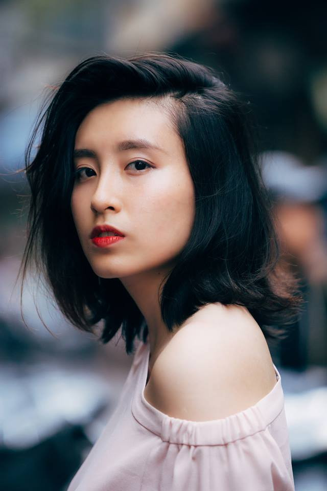 Phương Hà là một cái tên còn khá mới mẻ trong làng Vlogger tại Việt Nam. Cô nàng này chỉ mới bắt đầu làm những clip của mình một năm trở lại đây. Tuy nhiên, bằng tài năng và sự thông minh cô sinh viên Ngoại thương sinh năm 1996 đã sở hữu thành tích đáng nể khiến nhiều đàn anh đi trước phải ngưỡng mộ.