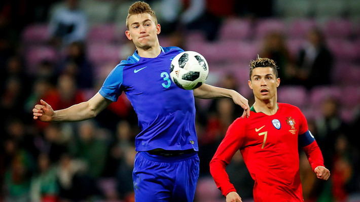 Chuyển nhượng bóng đá từ Goal, Mourinho muốn tăng thêm chất thép cho hàng phòng ngự M.U bằng Matthijs de Ligt sau khi đặt vấn đề với Umtiti và Varane. Ảnh: Goal
