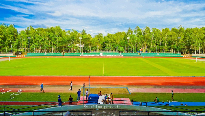 Bên cạnh đó, nhiều người cũng đưa ra nhận định rằng sân nhà của ĐT Philippines trông không khác gì sân bóng cấp huyện ở một số nước ĐNÁ khác.