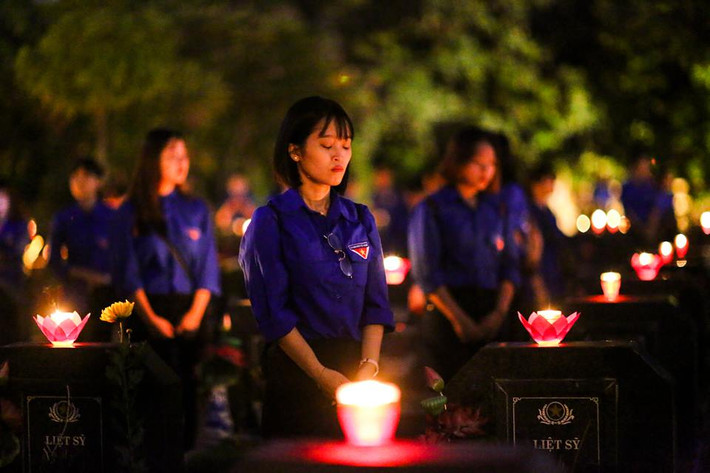 Những lời thỉnh nguyện, lòng cảm ơn sâu sắc của các bạn trẻ được họ gửi đến các Liệt sỹ.