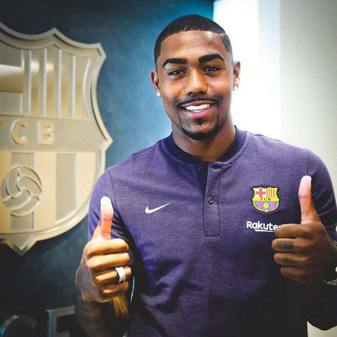 Hiện chưa rõ phía Roma muốn "xem xét tính pháp lý" của vụ Barca cướp Malcom đến mức nào. Song, tiền vệ người Brazil đã có buổi ra mắt Barca vào chiều ngày 24/7 theo giờ địa phương. Trong buổi lễ ra mắt, Malcom đã hôn lên logo của Barca và khẳng định rằng anh rất vui mừng khi được gia nhập CLB vĩ đại. Malcom sẽ hoàn tất buổi kiểm tra y tế trong ngày mai để lên đường hội quân với toàn đội Barca tại Mỹ.