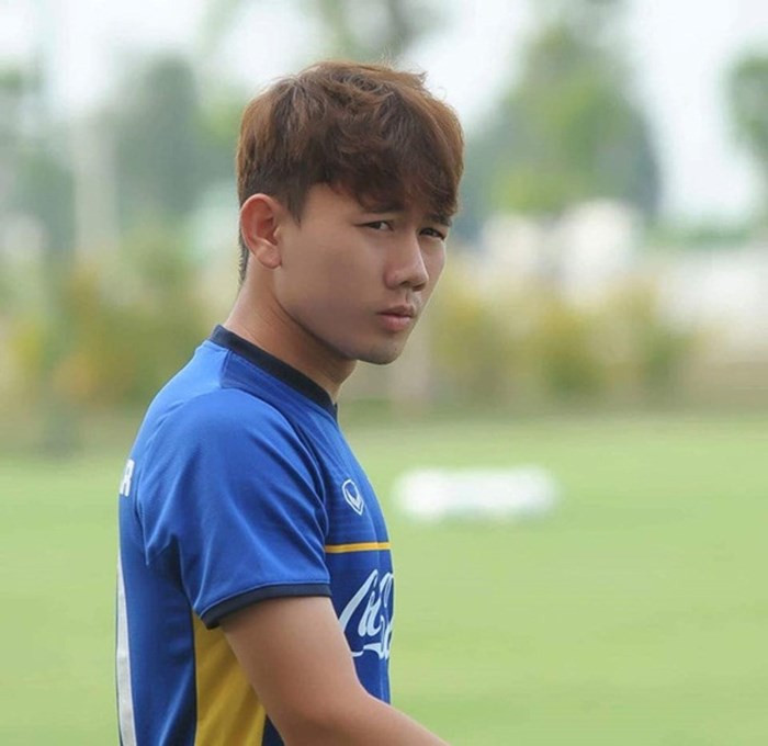 Cầu thủ Minh Vương người vừa mang đến cho NHM Việt Nam niềm vui khi ghi siêu phẩm sút phạt vào lưới Hàn Quốc.