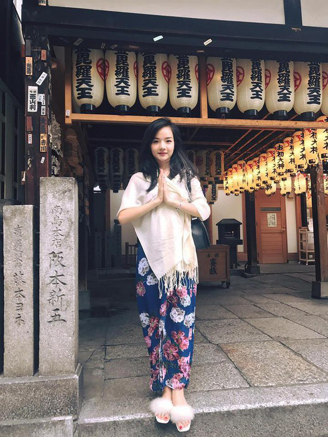 Thủy Tiên hiện đang sống ở Hà Nội, cô từng đoạt giải Người đẹp áo dài Nữ hoàng trang sức năm 2007 và tham gia một số vai diễn trên màn ảnh nhỏ.