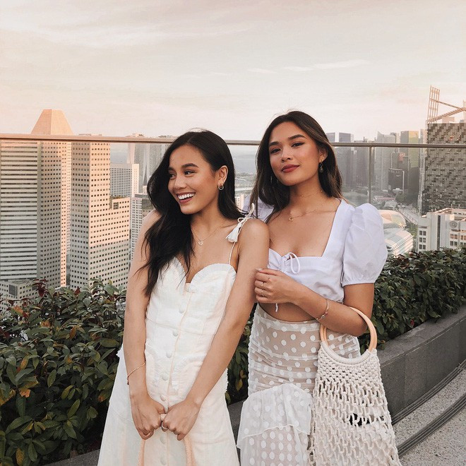 Vào năm 21 tuổi, Alexandra đã chuyển đến Sydney, Australia để theo học chuyên ngành Kinh doanh quốc tế và Luật quốc tế ở một trường Đại học tại đây. 2 năm sau đó, Tsutsumi cũng chuyển tới và đây là lúc hai chị em cùng bắt tay thực hiện mơ ước chung của cả hai.