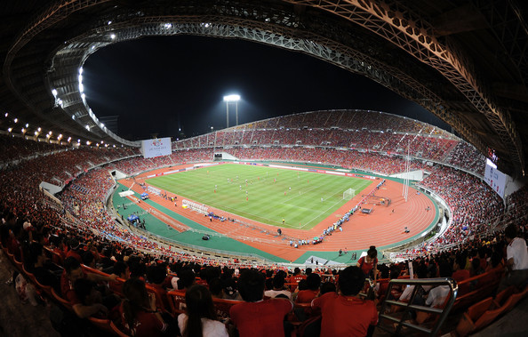 Trận mở màn của AFF Suzuki Cup 2018 của đội tuyển Thái Lan ngay tại Bangkok, SVĐ Rajamangla chỉ tiếp đón 8764 khán giả tới sân theo dõi.