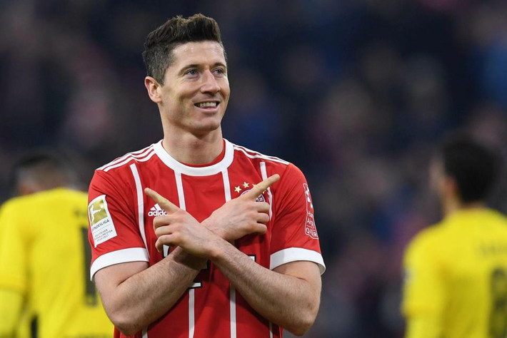 Chuyển nhượng bóng đá từ London, Chelsea đã chuyển hướng sang Lewandowski sau khi Higuain được đem cho Inter Milan mượn.