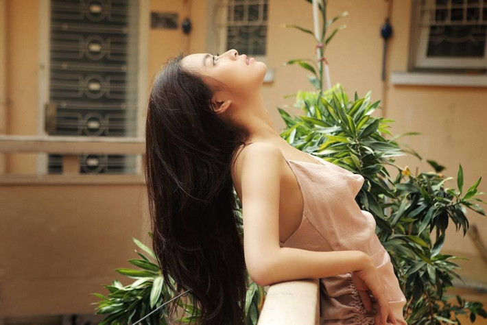 Đa phần các ý kiến của CĐM đều khen ngợi hot girl 8X nổi danh một thời này. Họ khen nhiều góc độ, từ biểu cảm cho tới hình thể của Hoàng Thùy Linh.