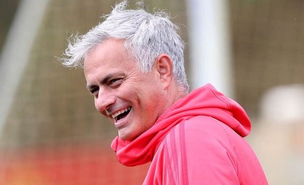 MU sẽ mất trắng Luke Shaw, Ander Herrere, Juan Mata và Ashley Young nếu không gia hạn hợp đồng và Mourinho đang thúc giục BLĐ MU thực hiện điều này.