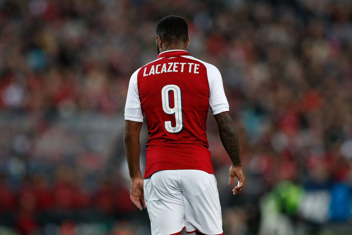 Chuyên gia Sky Sports, Paul Merson khẳng định, Arsenal đã sai lầm khi để Olivier Giroud ra đi, thay vì Alexandre Lacazette.