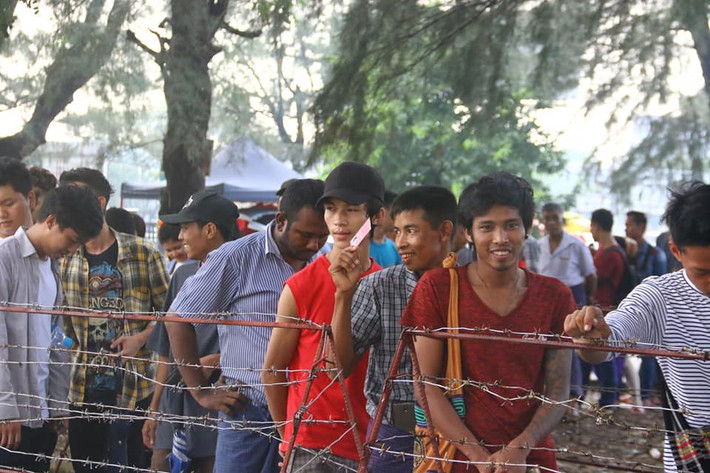 Từ ngày 15-19/11, Liên đoàn bóng đá Myanmar đã tiến hành phân phối vé trận đấu giữa tuyển Myanmar với Việt Nam tại bảng A AFF Cup 2018.