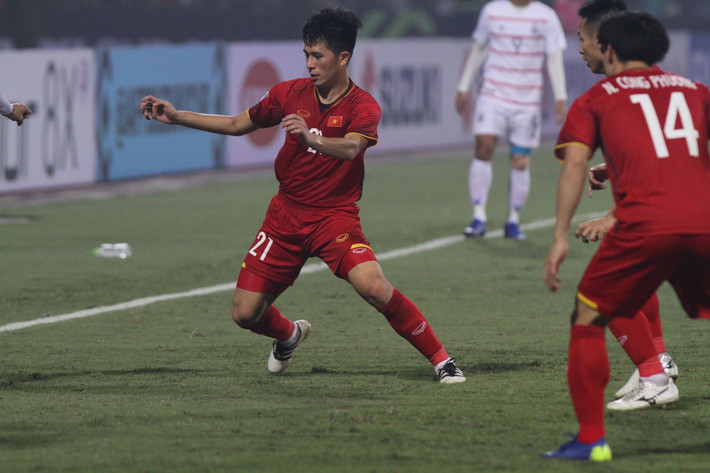 Cụ thể, HLV Park Hang-seo phát biểu: "Đến lúc này, tôi chưa biết đối thủ của tuyển Việt Nam ở bán kết là ai. Nhưng ngày mai, tôi sẽ cử hai trợ lý tới Bangkok, một người khác tới Indonesia. Chúng tôi cũng đã có nhiều số liệu, nhiều thông tin về họ. Đội tuyển còn tận 7 ngày để chuẩn bị, chúng tôi sẽ làm mọi thứ thật tốt".