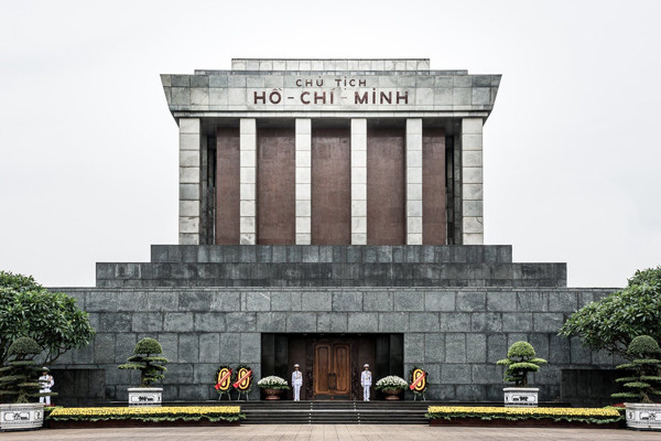 Lăng Chủ tịch Hồ Chí Minh là nơi đặt thi hài Chủ tịch Hồ Chí Minh. Nơi đây chính thức được khởi công xây dựng vào ngày 2/9/1973, tại vị trí của lễ đài cũ giữa Quảng trường Ba Đình, nơi khai sinh là nước Việt Nam Dân Chủ Cộng Hòa và cũng là tiền đề để hướng tới mục tiêu Giải phóng miền Nam thống nhất Đất nước