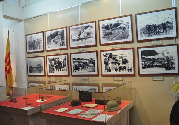 Bến Nhà Rồng hiện nay là Bảo tàng Hồ Chí Minh - một trong những chi nhánh nằm trong hệ thống các bảo tàng và di tích lưu niệm về Chủ tịch Hồ Chí Minh trong cả nước. Trong bảo tàng trưng bày hơn 3.000 hình ảnh và hiện vật như đồ dùng cá nhân, các tạp chí cũng như nhiều kịch bản và ấn phẩm lưu trữ tài liệu liên quan đến cuộc đời Chủ tịch Hồ Chí Minh.