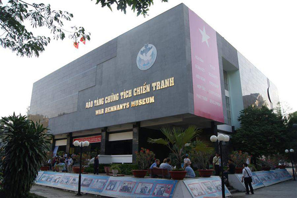 Bảo tàng chứng tích chiến tranh ( 28 Võ Văn Tần, phường 6, quận 3, TP HCM). Đây bảo tàng là một trong những điểm đến nổi tiếng bậc nhất với việc lưu giữ hơn 20.000 tài liệu, hiện vật và phim ảnh phục vụ nhu cầu tham quan.
