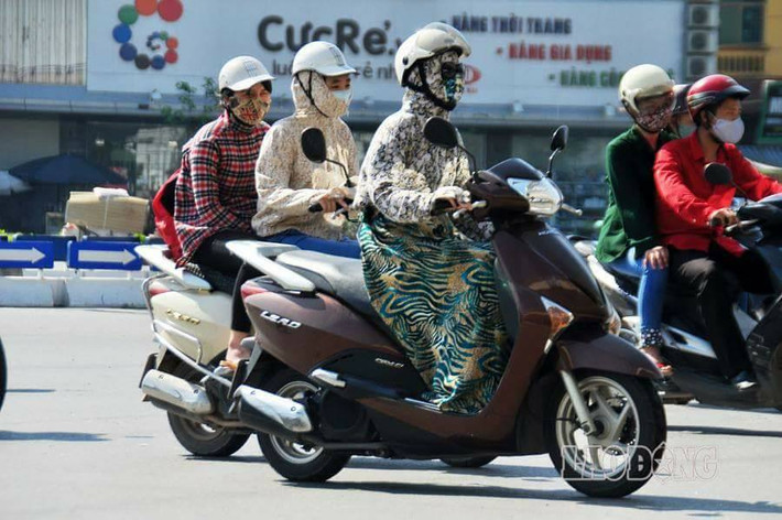 Những người điều khiển xe máy bịt kín mít hay còn biết tới tên Ninja Lead cũng được xếp vào hàng "tử thần trên đường phố".