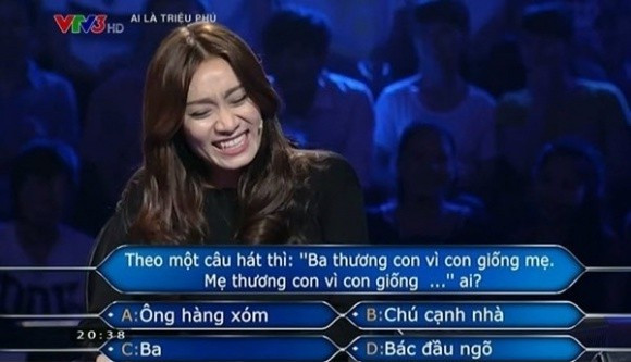 Ngoài C ra thì chọn đáp án nào cũng thấy sai sai và kì kì. Nhưng nó cũng đã đem lại cho dân mạng những tràng cười ngã ghế.