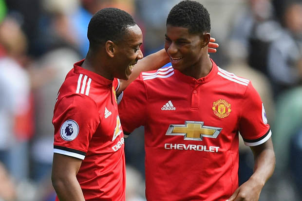 Chuyển nhượng bóng đá mới nhất từ Manchester Evening News, thừa cầu thủ trên hàng công M.U tính phương án bán Rashford hoặc Martial. Ảnh: Goal
