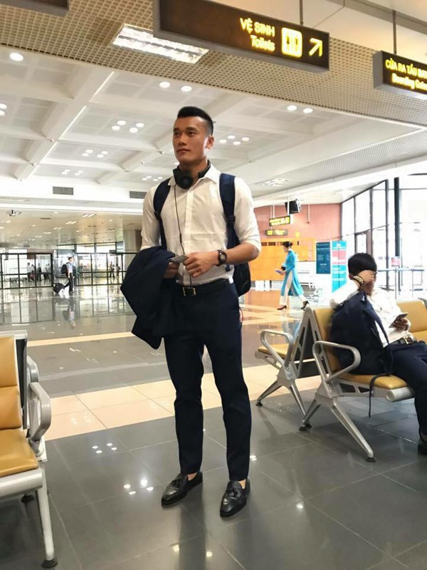 Sinh ra lớn lên tại Thanh Hóa, thủ môn Bùi Tiến Dũng có gốc là người Mường, quê ở làng Bào, xã Phúc Thịnh, huyện Ngọc Lặc, Thanh Hóa. Về cặp anh em Tiến Dũng, Tiến Dụng báo chí đã từng rất nhiều lần nhắc đến họ, từ việc dùng chung một tài khoản ngân hàng cho đến việc Tiến Dũng đã mang chiếc áo số 6 của người em mình thi đấu tại VCK U20 World Cup diễn ra tại Hàn Quốc vừa qua khi Tiến Dụng không thể góp mặt vì chấn thương.