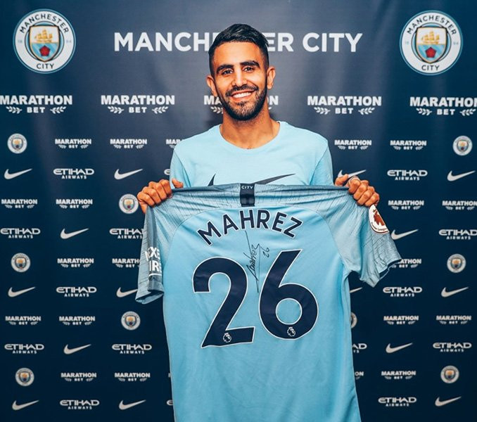 Man City lại tiếp tục thể hiện sự bành trướng của mình với bản hợp đồng bom tấn Riyad Mahrez từ Leicester City, có giá 60 triệu bảng.