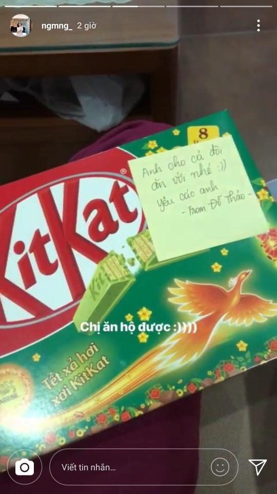 Chưa hết, những món quà này với các fan hâm mộ Xuân Trường dành cả tình yêu và lòng yêu mến để gửi tới cầu thủ tài năng. Nhưng cách hành xử của cô người yêu thì thực sự khiến nhiều người phải đánh giá.