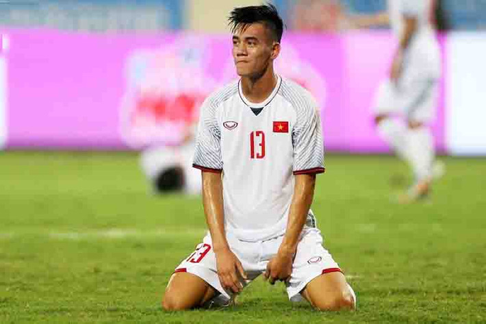 Anh Đức đang có phong độ tốt nhưng trên băng ghế dự bị của ĐT Việt Nam vẫn còn cái tên khác khá chất lượng là Nguyễn Tiến Linh. Cầu thủ này là chân sút nội cực tốt tại V.League 2018 vừa qua.