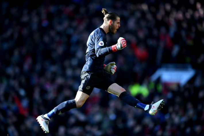 Chuyển nhượng bóng đá từ Telegraph, MU gặp khó khăn trong việc đàm phán gia hạn hợp đồng với David de Gea. Tuyển thủ người Tây Ban Nha có thể ra đi sau khi hết hợp đồng.