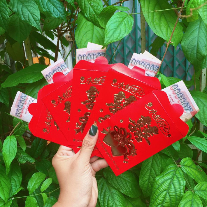 Câu chuyện trở thành "thánh bê tráp" của Bảo Ngân đã thu hút được rất nhiều sự chú ý của cộng đồng mạng cũng như các đồng nghiệp bê tráp vào chia sẻ vô cùng nhiệt tình.