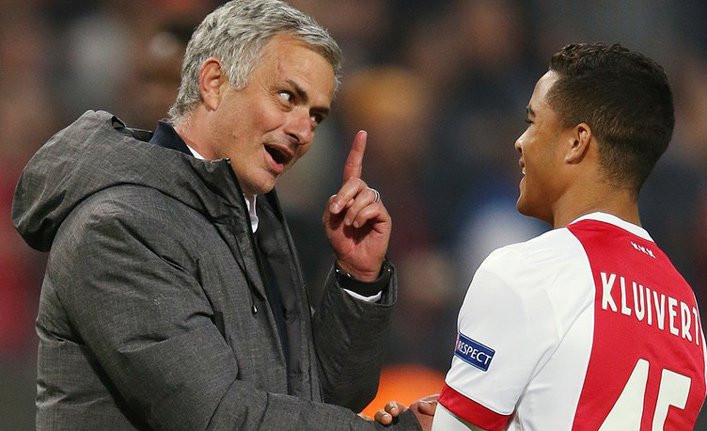 Chuyển nhượng cầu thủ từ Mirror, MU vẫn tìm cách lôi kéo chân sút tiềm năng của Ajax là Justin Kluivert.