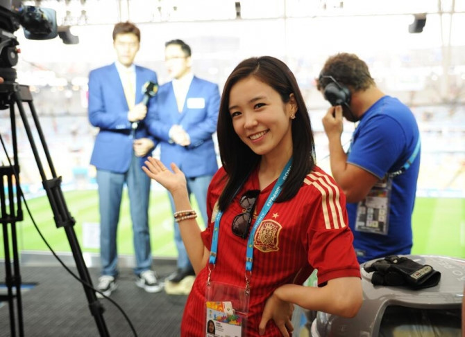 Nữ MC Hàn Quốc - Jang Ye Won là điểm chấm phá được dân mạng quan tâm tại World Cup 2014 bên cạnh vấn đề chuyên môn bóng đá. Chỉ còn vài ngày nữa World Cup 2018 khai mạc và dân mạng lại tò mò hiện cô nàng người Hàn Quốc này ra sao sau 4 năm nổi tiếng.