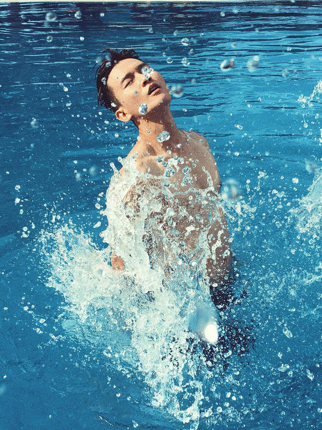 Khi sang nước ngoài, Công Thành làm công việc của một nhiếp ảnh gia và stylist. Trên Facebook cá nhân, hot teen ngày nào thường xuyên chia sẻ những album do mình lên ý tưởng, phối đồ và tự chụp.