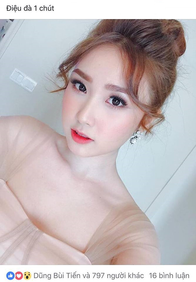 Trước đó, tin đồn Bùi Tiến Dũng đang hẹn hò bắt đầu xuất hiện khi bức ảnh được cho là thủ môn này xuất hiện khá tình cảm trên phố tay trong tay với cô gái được CĐM chia sẻ.