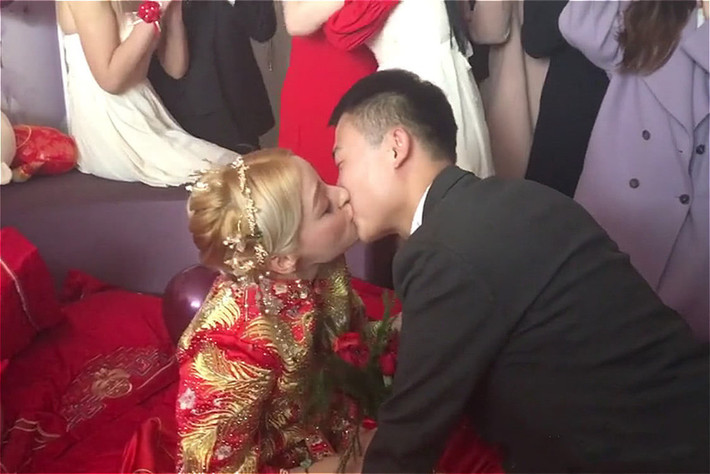 Hiện tại, hai người sinh sống tại quê hương chú rể ở tỉnh Sơn Tây, Trung Quốc. Đôi mới cưới cũng có dự định tới Ukraine và tổ chức hôn lễ theo phong cách nước này.