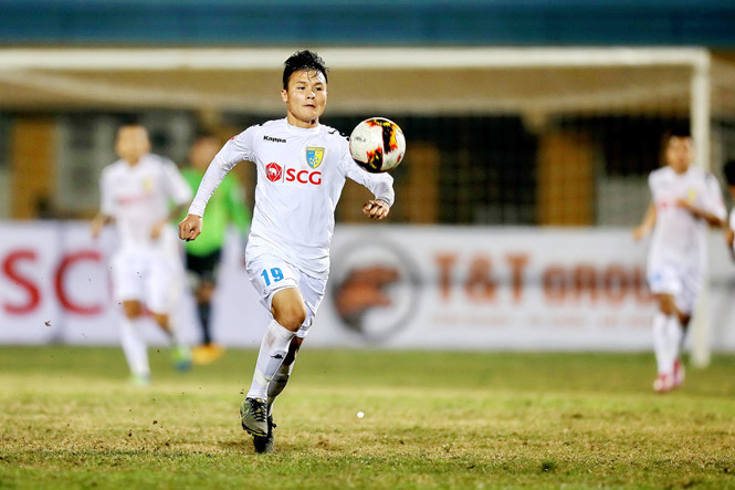 Quang Hải được biết đến là cầu thủ cực kì "lợi hại", và có lẽ bất cứ HLV dẫn dắt đội tuyển nào đối đầu Việt Nam đều sẽ phải dặn học trò, nếu lơi là số 19, các bạn sẽ phải trả giá.