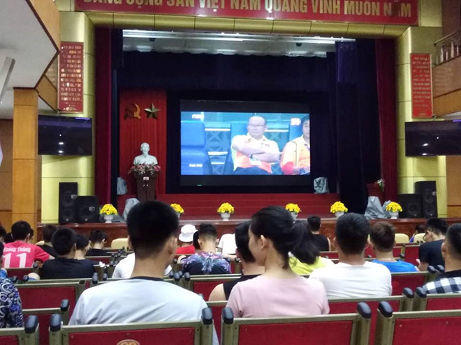 Sau ít phút tìm hiểu, ngôi trường bá đạo lắp màn hình cho học sinh cổ vũ các cầu thủ Olympic Việt Nam đó là THPT Bạch Đằng (Thủy Nguyên, Hải Phòng). Các học sinh của trường này nhận được thông báo nhà trường sẽ tổ chức xem thầy trò HLV Park Hang Seo thi đấu.