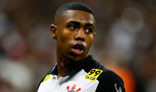 Arsenal, Liverpool và Tottenham đều muốn có sự phục vụ của tài năng trẻ Brazil - Malcom ở kỳ chuyển nhượng mùa đông vừa qua.