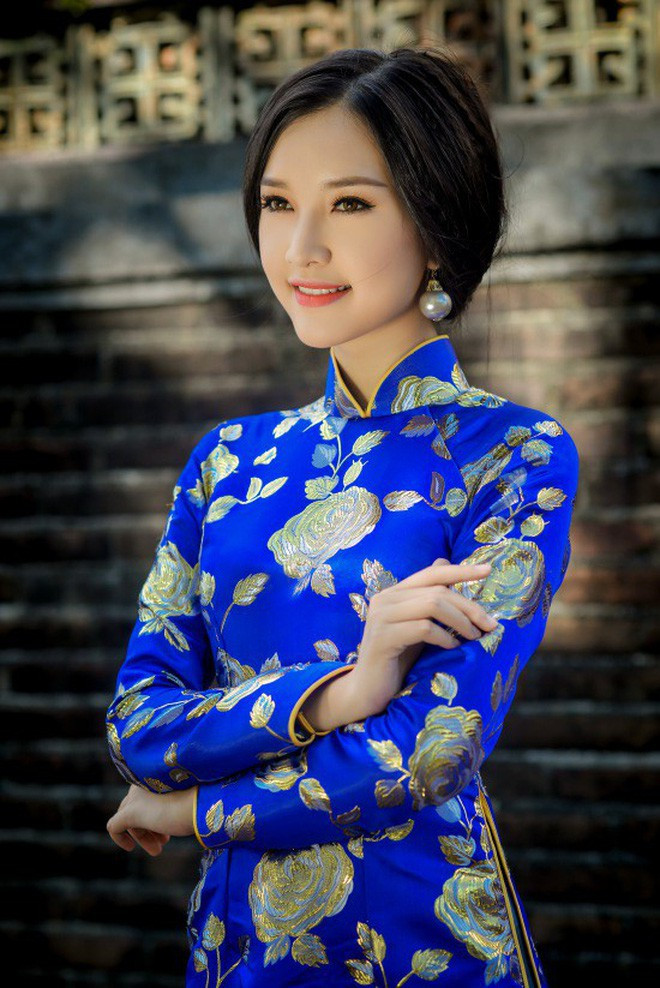 Trước Hoa hậu Việt Nam 2016, Ngọc Trân được biết đến là nữ sinh nổi bậc nhất xứ Huế. Cô bạn sinh năm 1995 này từng là đạt danh hiệu Người đẹp du lịch Huế 2015.