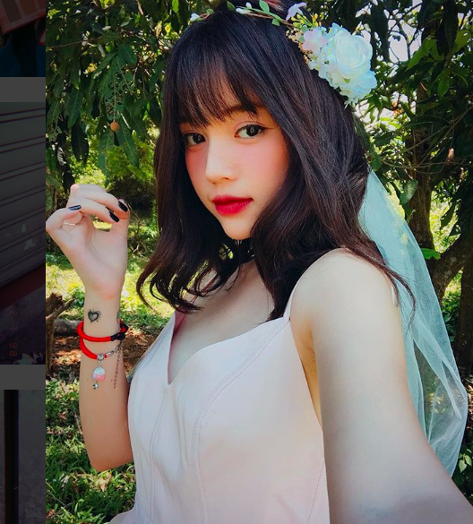 Ấn tượng đầu tiên về Ngọc Linh đó là cô nàng này xinh một kiểu rất khác. Từ Linh toát ra sự dịu dàng nhưng vẫn có chút "ngổ ngáo", tinh nghịch. Dù không sở hữu chiều cao khủng nhưng bù lại, chính gương mặt khả ái cùng vóc dáng cân đối đã giúp Linh chiếm được thiện cảm của nhiều người.