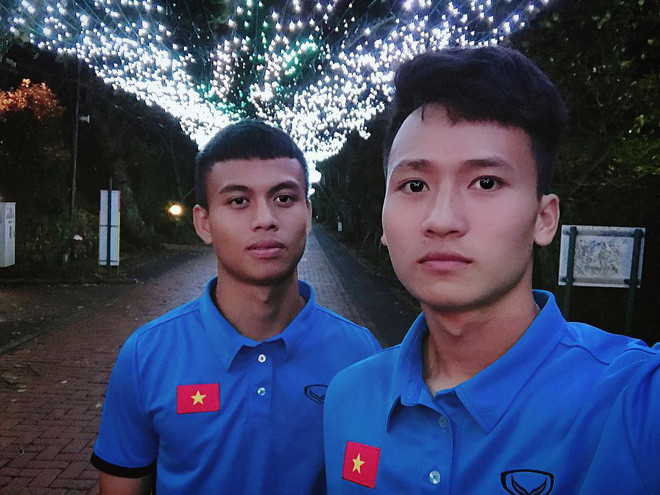 Thủ môn Bùi Tiến Dũng từng có một phát ngôn hài hước rằng "Tiêu chí đầu tiên khi làm thủ môn là phải đẹp trai, xấu cho lên đá hết rồi" và Tùng Lâm chính là một điển hình như vậy.