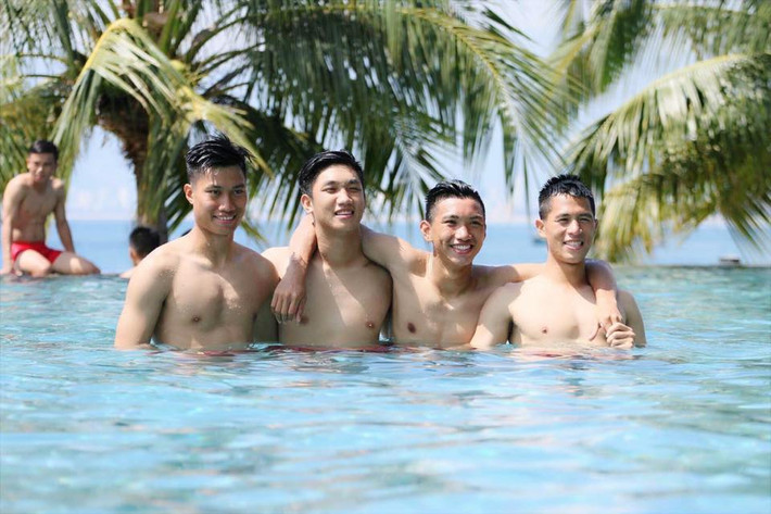 Tuy nhiên, trả lời PV của một tờ báo, Trọng Đại U23 Việt Nam đã khiến nhiều chị em phải phát hoảng khi công bố mẫu người yêu của mình. Sau thông tin này, các fan nữ của cầu thủ Hải Dương đã sụp đổ và cảm thấy tiếc nuối.