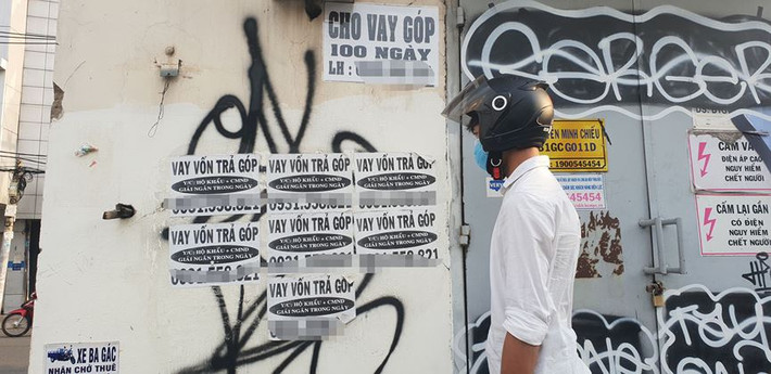 Hiện nay, bẫy tín dụng đen giăng khắp ngóc ngách trên đường phố ở Sài Gòn.