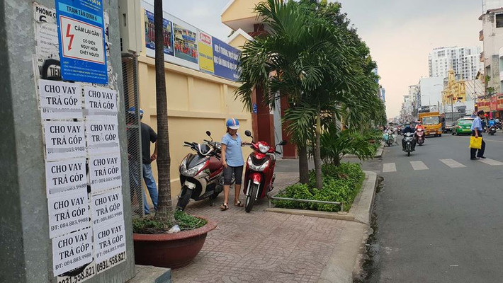 Hình thức tín dụng đen sau khi vay có hai dạng là trả góp hoặc trả một “cục”. Nghĩa là nếu trả góp thì ngày nào cũng trả với một số tiền nhất định và trả liên tục đến khi hết nợ, còn trả một “cục” là gom cả lãi lẫn vốn trả cùng lúc.