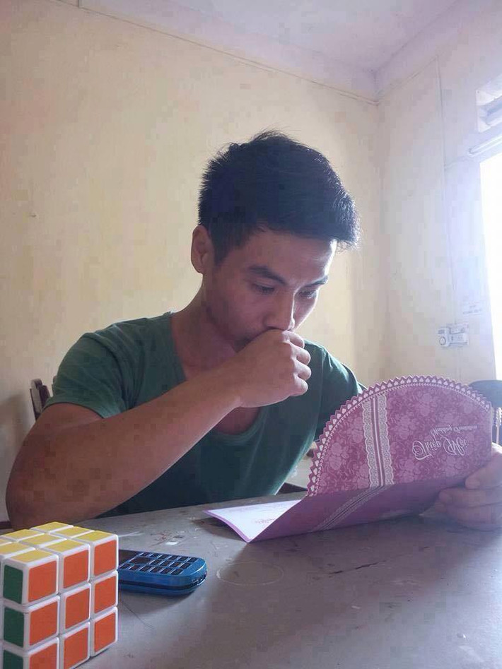 Không chỉ vậy, họ còn làm hẳn một bài thơ để an ủi những người lính. "Thương thay đời lính phong trần. Đi vào quân ngũ mất dần người yêu. Thương thay đời lính cô liêu. Khi ra quân ngũ người yêu có chồng"
