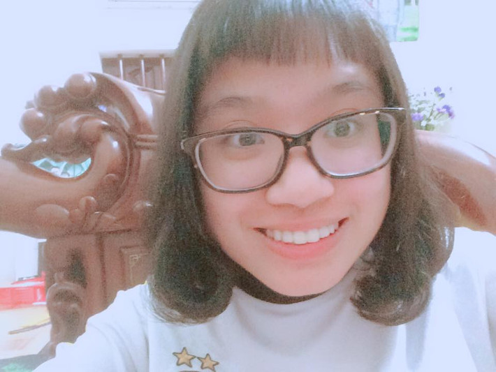 Với hội chị em, tóc mái dài sẽ mang đến nhiều điều khó chịu, đơn cử như việc bị tóc chọc vào mắt, cản trở tầm nhìn, lòa xòa bị mẹ mắng. Nhưng khi tóc mái ngắn quá lại thành ra cây nấm ngố tàu, chỉ muốn đội tóc giả ra đường.