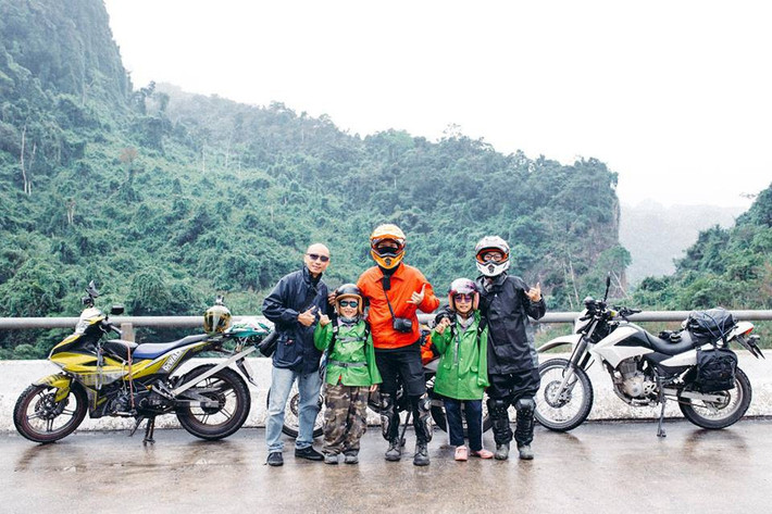 Được biết, Hoàng Nam và Vũ Hà vừa là bạn đồng hành, bạn thân và là đồng nghiệp của nhau. Vũ Hà học Kinh tế quốc dân còn Hoàng Nam học xây dựng. Họ học chung cấp 3 với nhau, sau khi tốt nghiệp đại học thì cùng nhau làm việc tại một công ty thiết kế và sản xuất.