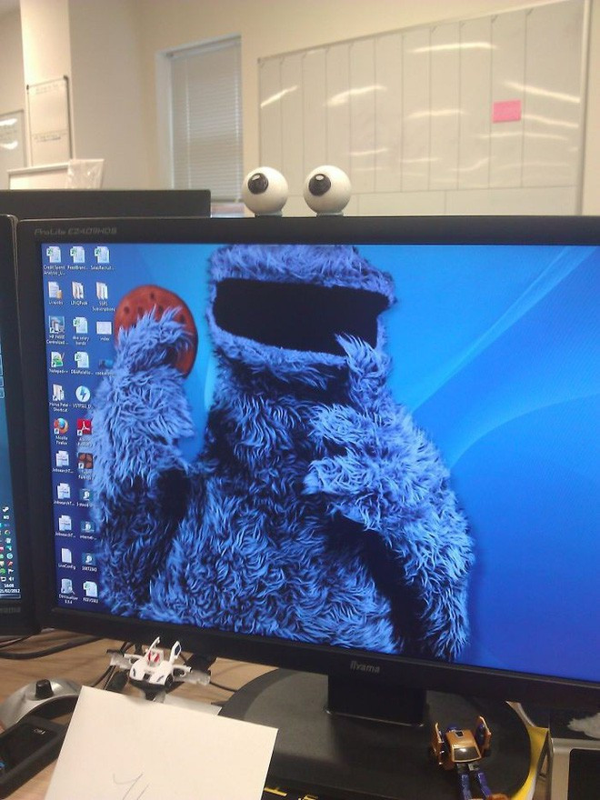 Ý tưởng không tệ chút nào, đây là Cookie Monster đã ghé đến thăm chiếc máy tính của bạn.