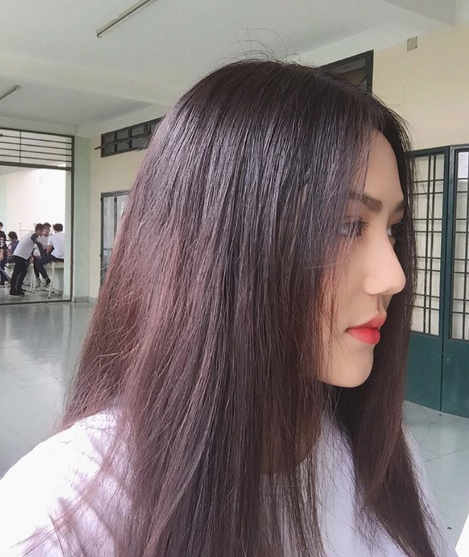 Được nhiều người chú ý từ ngoại hình đến tên gọi, với Triệu Vy (sinh năm 2002, đang là nữ sinh trường THPT Bình Hưng Hòa TP.HCM) mà nói không hẳn là một điều hoàn toàn tốt.
