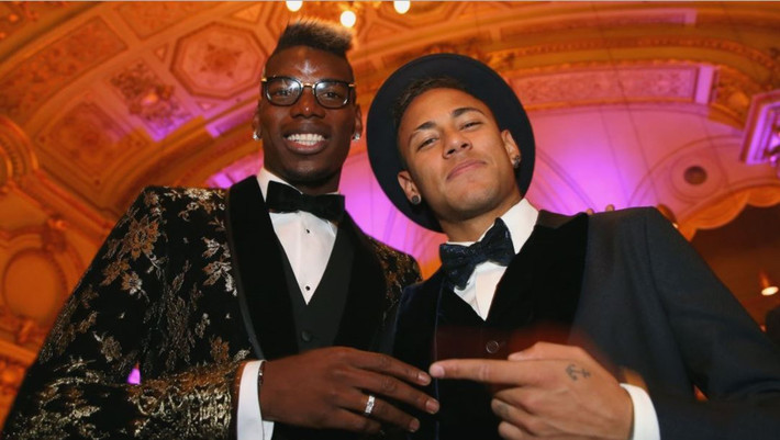 Neymar đã bất ngờ tiếp cận Paul Pogba và hy vọng tiền vệ người Pháp sẽ chuyển tới Ligue 1 thi đấu trong bối cảnh Pogba không thể hiện được nhiều ở Premier League.