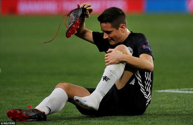 HLV Mourinho xác nhận Ander Herrera có thể nghỉ thi đấu tới 6 tuần vì chấn thương gót.