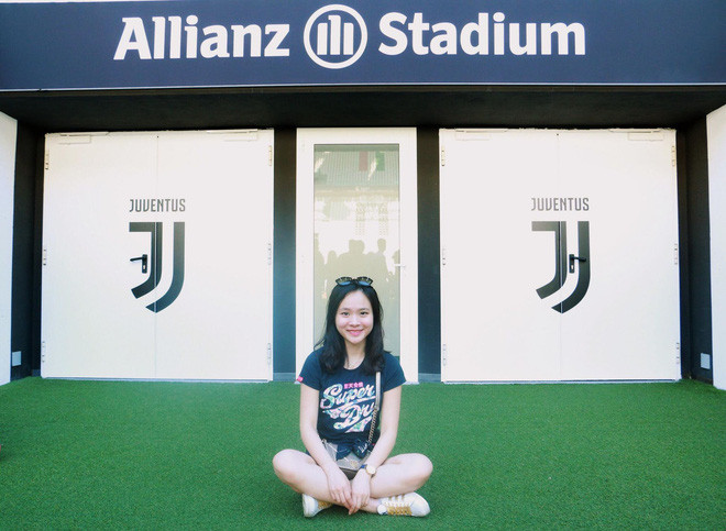 Sống tại London trong 6 năm nên Linh đã đến Stamford Bridge của Chelsea và Emirates của Arsenal. Cô cũng đến Manchester để thăm Old Trafford, Etihad rồi đến Liverpool và vào sân Anfield.