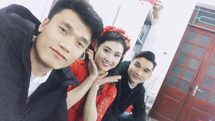 Theo nickname Lun'n Duyên chia sẻ: "Thua thua, hết Karik giờ lại đến Tiến Dũng. Em lạy chị, có muốn nổi quá thì tự mình ngoi lên. Hà cớ chi phải dùng kế hạ sách đấy. Thật là lúc đầu xem chương trình "Vì yêu mà đến" em thích chị lắm. Xinh và rất duyên nhưng toàn chị diện chị ạ. Chị thừa biết anh Karik sống tình cảm nên chị lợi dụng, nổi rồi thì đá người ta không thương tiếc. Đời có vay có trả chị ạ".